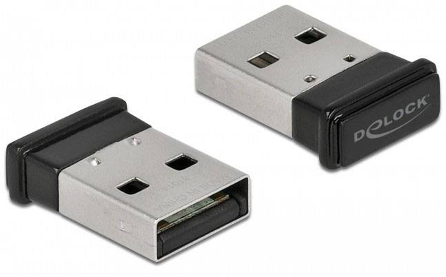 Twee kleine USB-adapters met een metalen behuizing en zwarte kunststof zijn naast elkaar afgebeeld. Eén laat de USB-stekker zien, de andere de merkzijde.