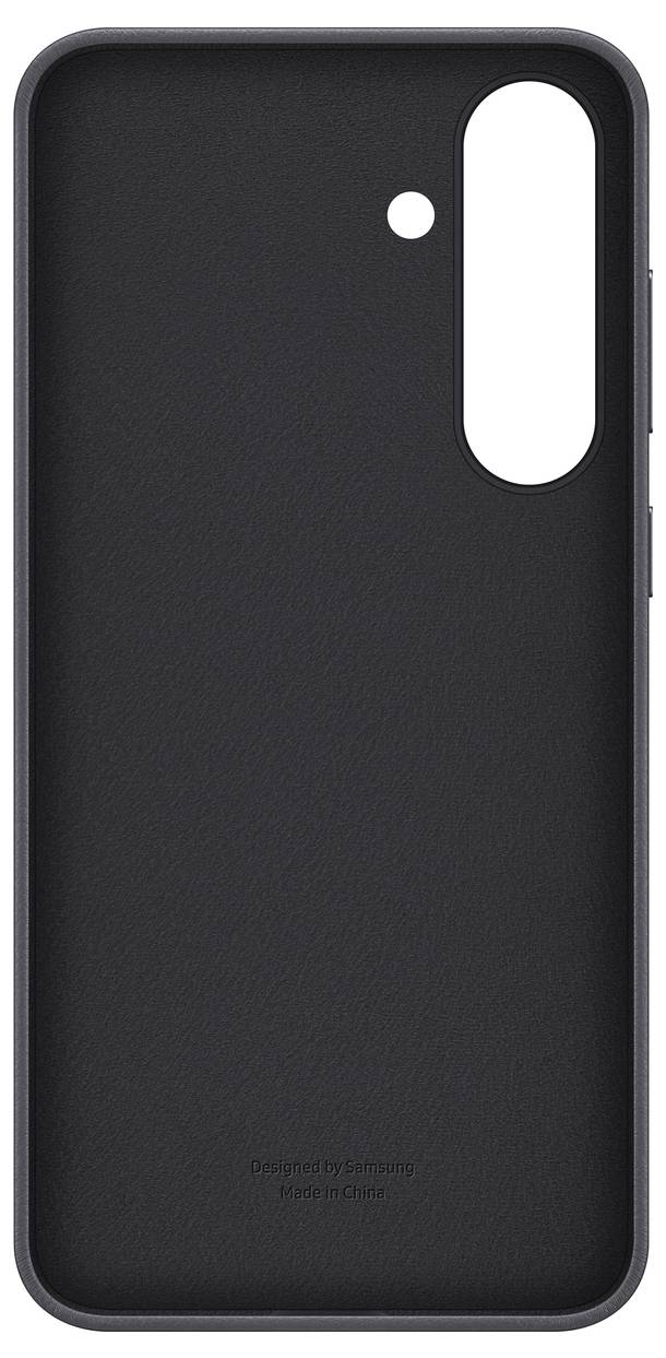 Een zwart smartphone-hoesje met een smalle uitsparing voor camera en flits, geschikt voor een modern mobiel apparaat.