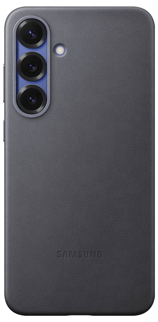 Een smartphone-achterkant in zwart lederdesign, drie cameralenzen en een flitser aan de linkerkant. 'Samsung' is gegraveerd.