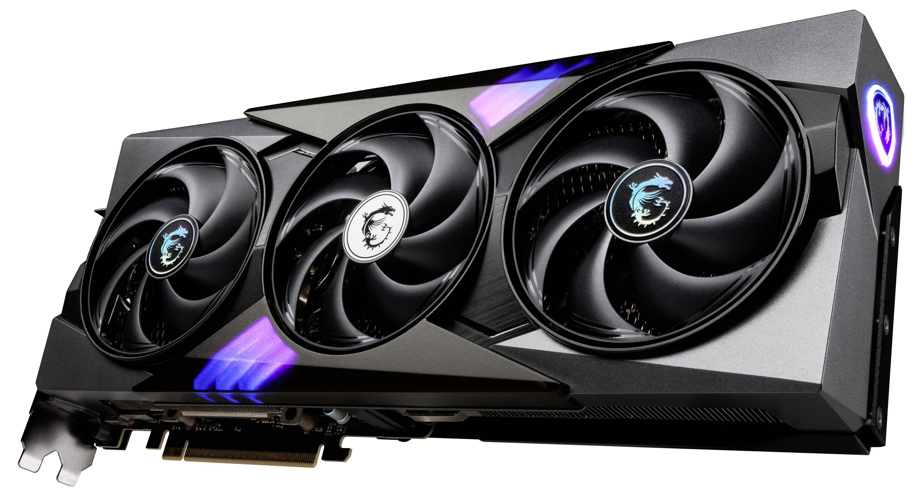 Videokaart met drie ventilatoren en verlichte accenten; modern ontwerp, bedoeld voor het koelen van high-performance componenten in computers.