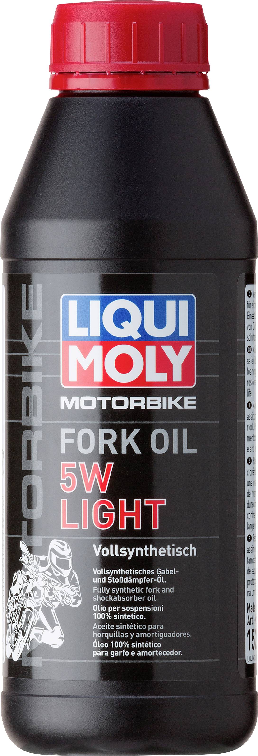 'LIQUI MOLY Voorvorksolie 5W LICHT' Fles met rode dop. 'Volledig synthetisch' staat eronder. Vloeistof voor motorvoering.