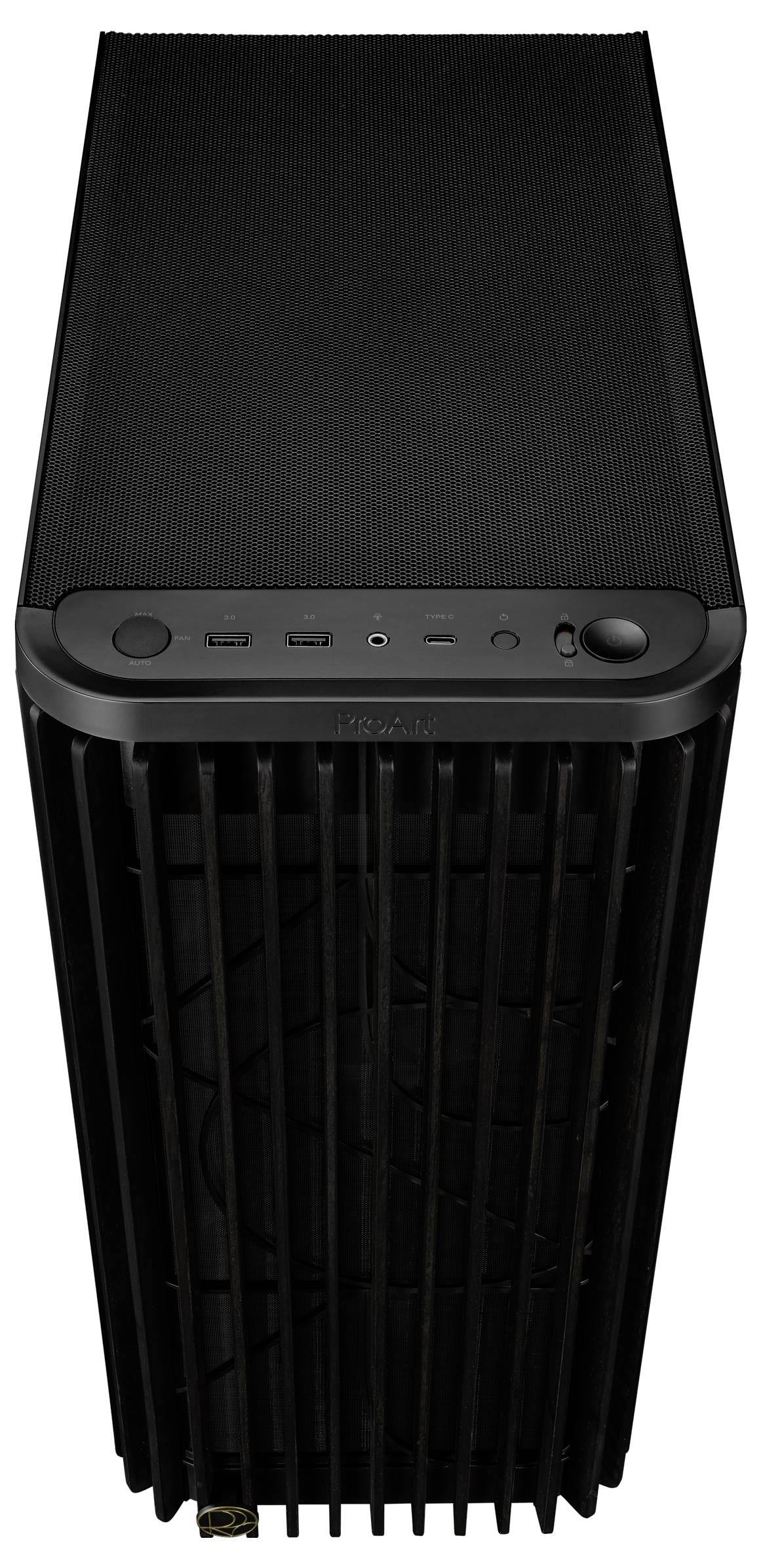 'Zwart pc-behuizing van bovenaf gezien met ventilatierooster, meerdere aansluitingen bovenaan, waaronder USB-poorten en knoppen.'