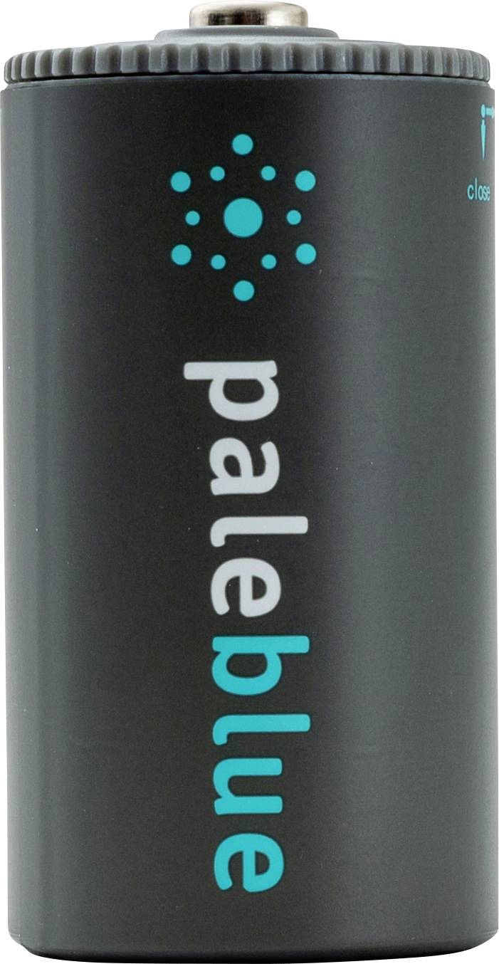 Een cilindrische, donkergrijze batterij met het opschrift 'paleblue' in het wit en blauw. Bovenaan bevindt zich een symbool voor de laadstatus.