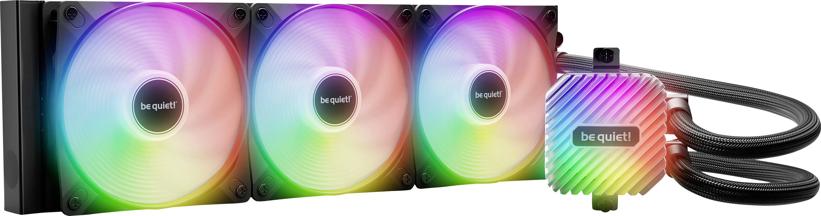 RGB-verlichte CPU-waterkoelsysteem met drie ventilatoren en koelblok, merknaam 'be quiet!' zichtbaar.