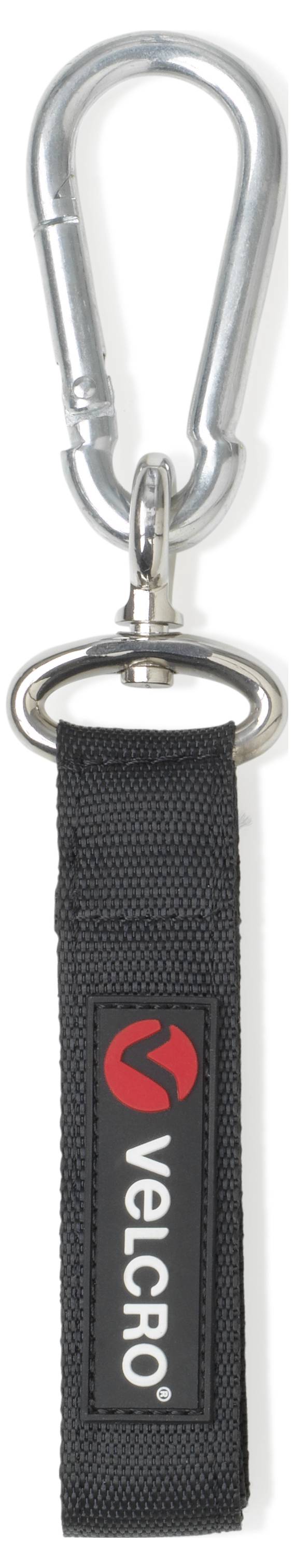 Zwarte sleutelhanger met metalen karabijnhaak, rood Velcro-logo op zwarte stof. Ideaal om te bevestigen aan tassen of riemen.