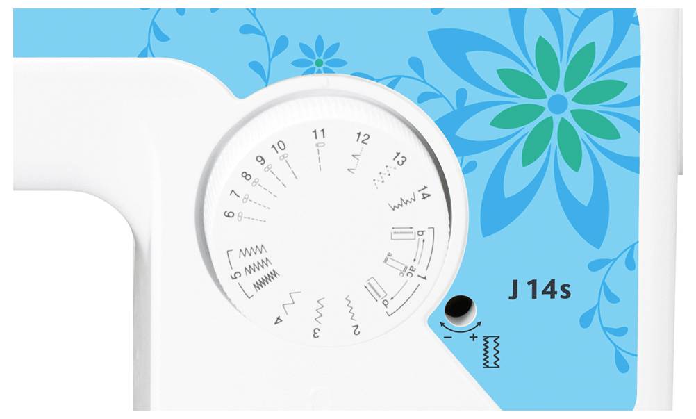 Een schaal met verschillende patronen op een naaimachine. De schaal heeft nummers van 0 tot 14. Op de achtergrond een blauw bloempatroon.