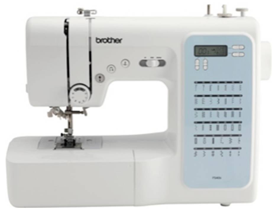 Witte naaimachine met een blauwe bedieningspaneel en een digitaal display. Meerdere naadprogramma's en bedieningsknoppen zijn zichtbaar.