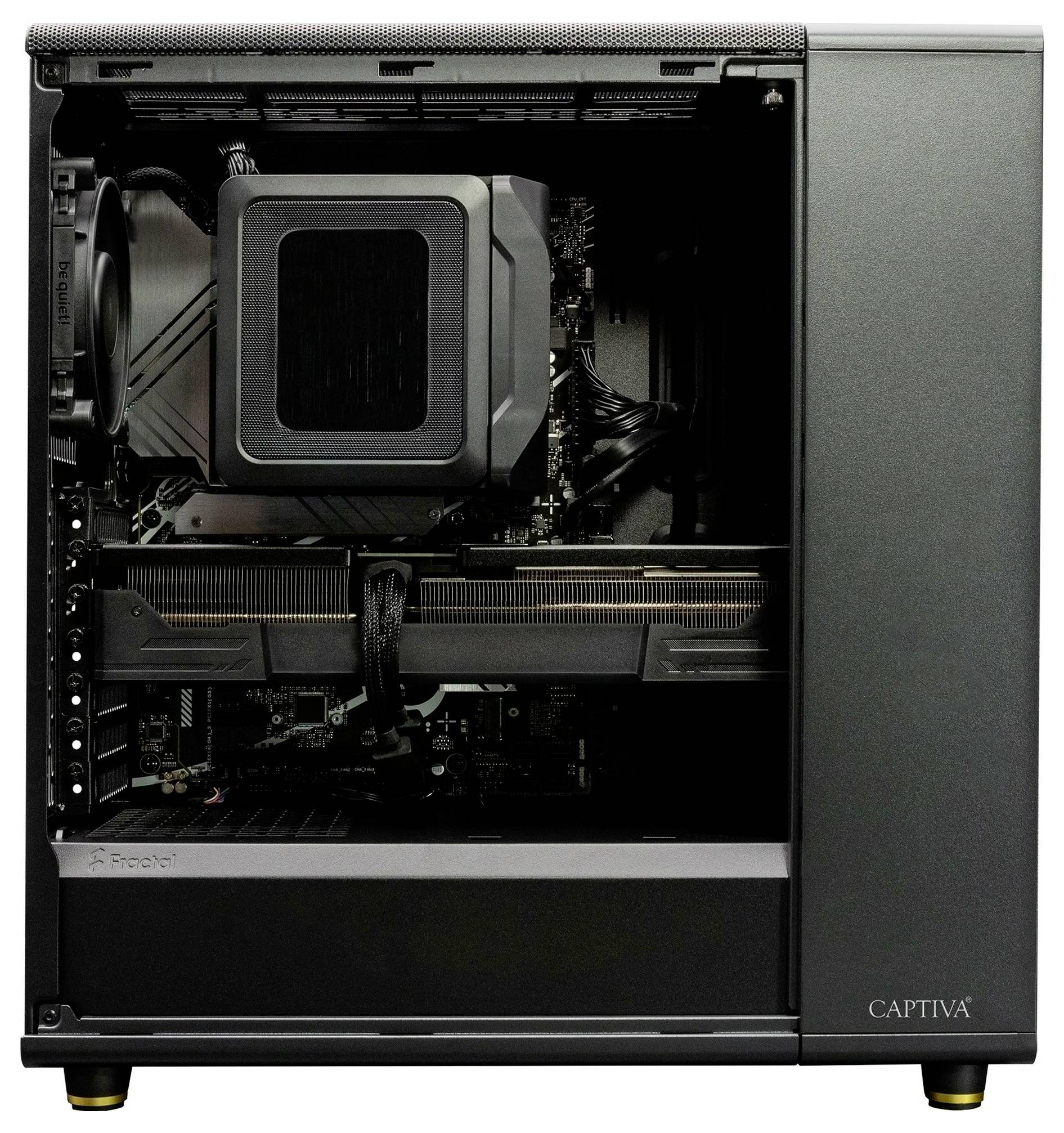 Computertoren met zicht op ingebouwde hardware: CPU-koeler, grafische kaart en moederbord in een open behuizing.