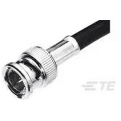 Een zilveren BNC-connector aan een zwart kabel, vaak gebruikt voor video- en netwerktechnologieën.