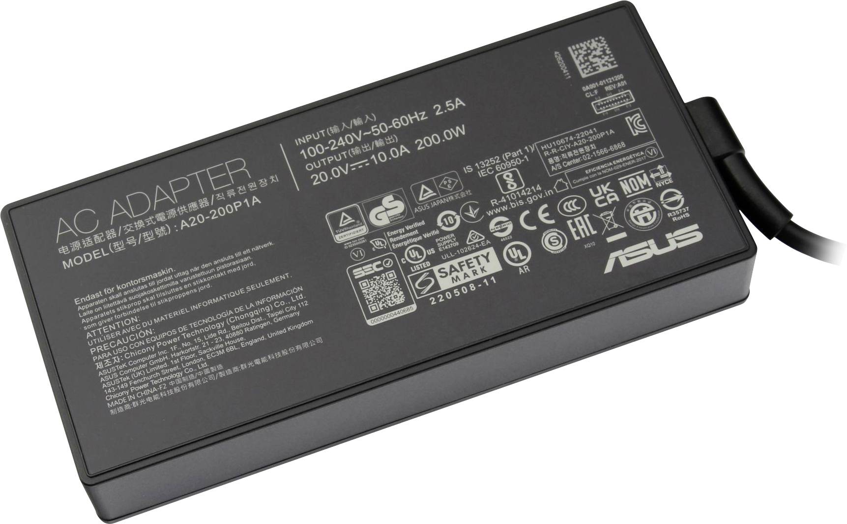 Zwart netsnoer met verschillende technische specificaties en veiligheidssymbolen bedrukt; merk ASUS.