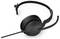 Een zwarte headset met microfoonarm en gevulde oorkussens. Ideaal voor gesprekken of online vergaderingen.
