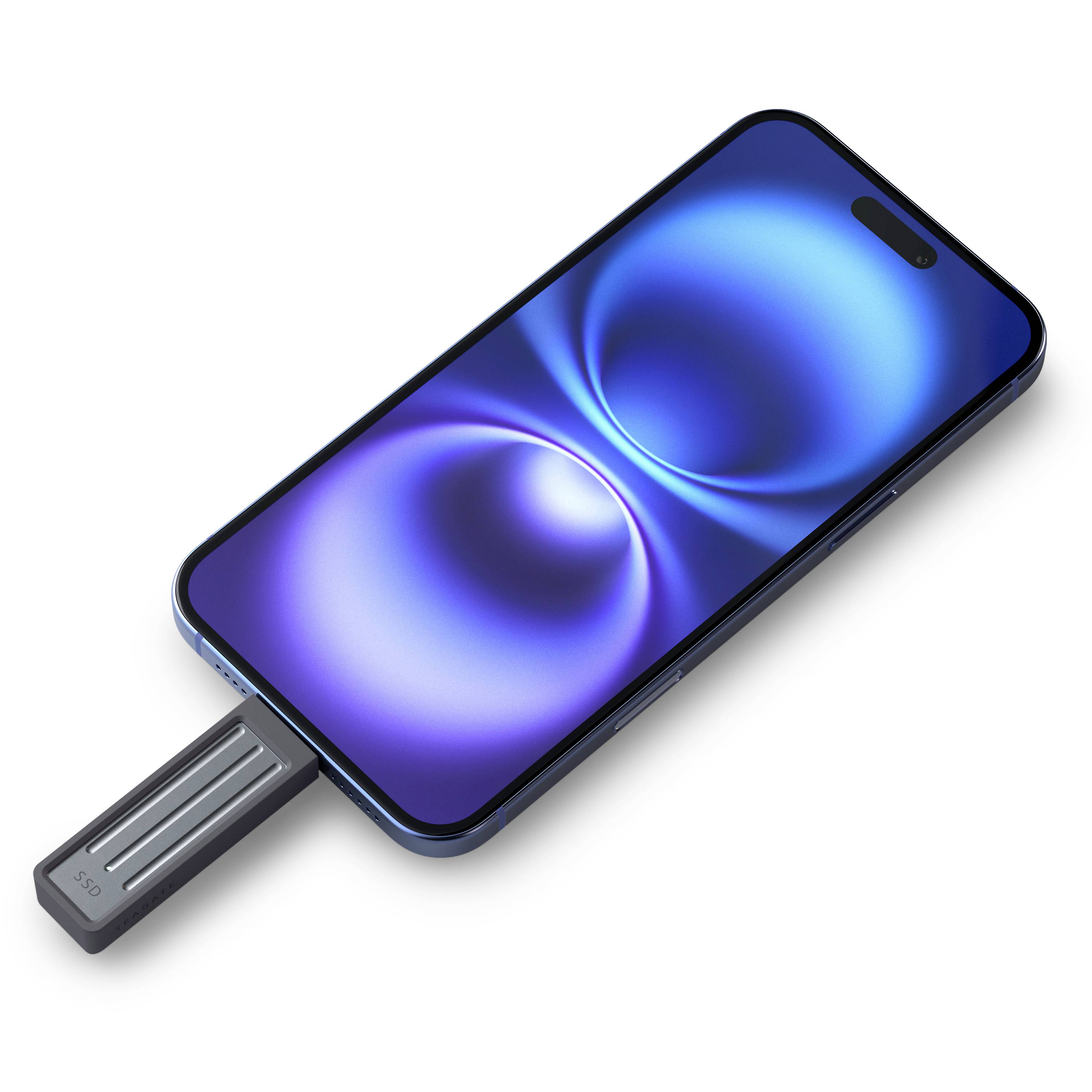 Een smartphone ligt schuin met een extern aangesloten USB-stick. Het scherm toont blauwe, cirkelvormige patronen.