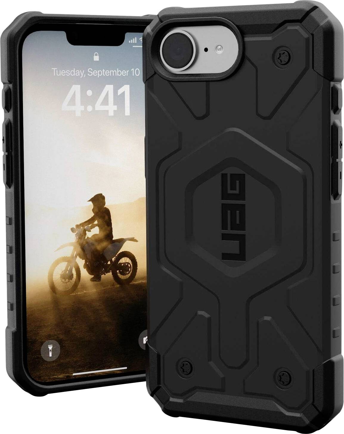 Zwart, robuust telefoonhoesje van UAG voor een smartphone, gepresenteerd voor een telefoonscherm met een motorrijder in een woestijnlandschap.
