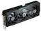 Een zwarte Gigabyte grafische kaart met drie ventilatoren en modelaanduiding 'GeForce RTX', gefotografeerd vanuit een zijdelingse hoek.