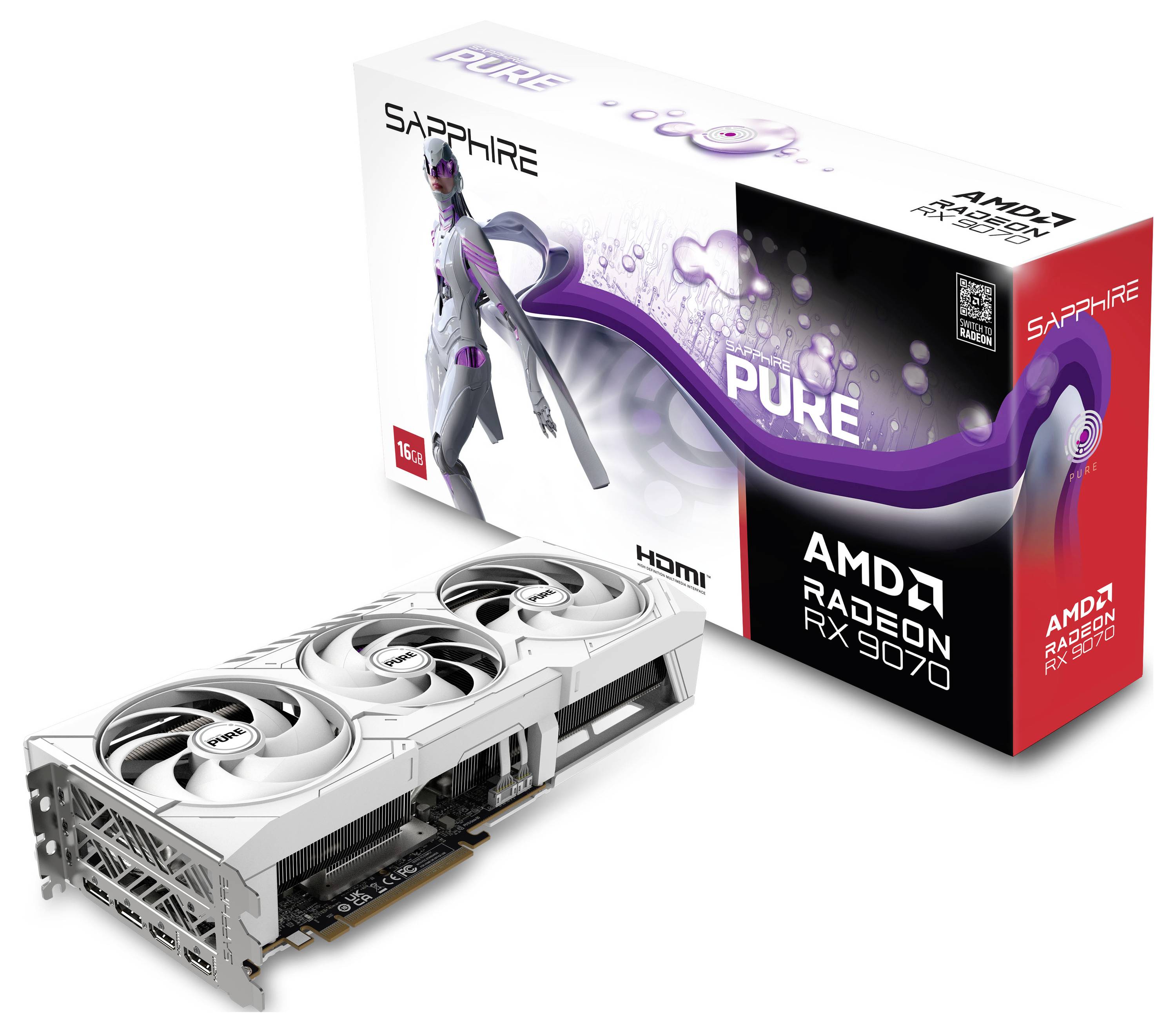 Videokaart en verpakking van de 'Sapphire AMD Radeon RX 7070'. Wit ontwerp met drie ventilatoren naast de doos met futuristische grafische elementen.