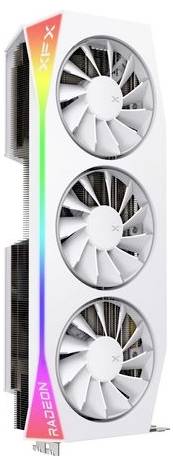 Witte grafische kaart met drie grote ventilatoren en LED-strip. Opschrift: 'XFX RADEON'.