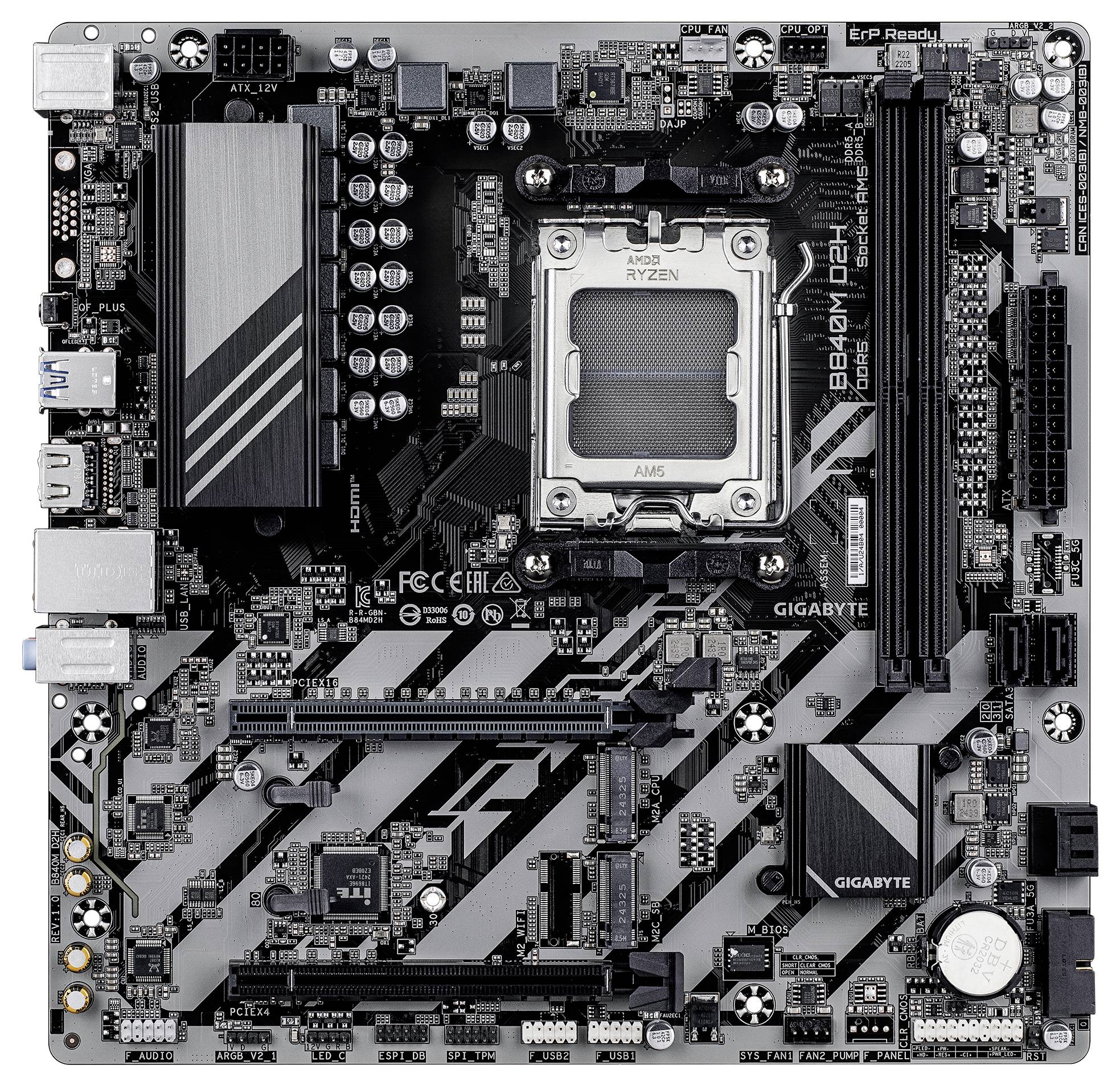 Een moederbord met AM4-socket, PCIe-sleuven en diverse aansluitingen. Gigabyte-model met AMD Ryzen-logo, Micro-ATX-vormfactor.