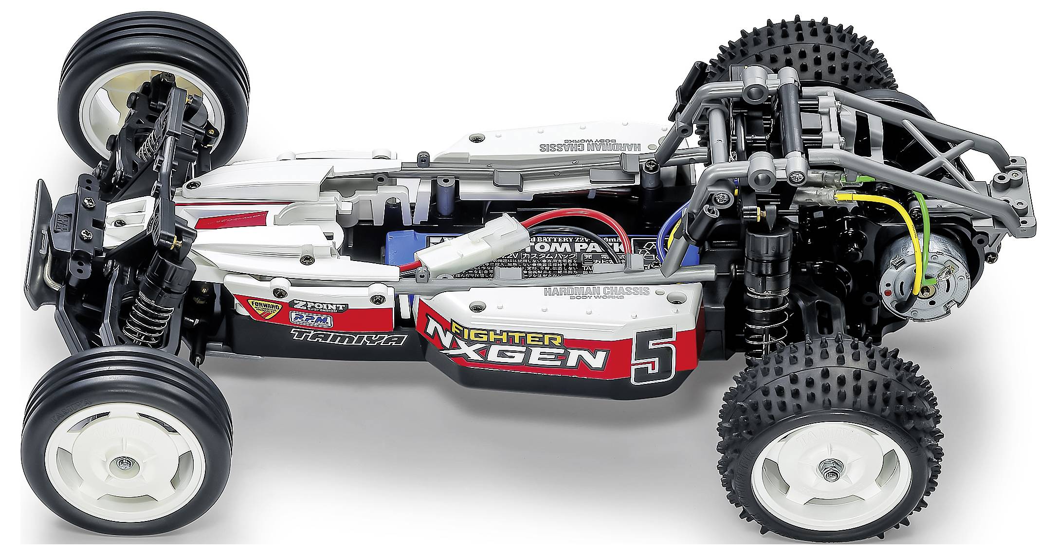Een RC-buggy met blootgelegd chassis toont technische details zoals motor, elektronica en ophanging. De banden zijn geschikt voor terreinrijden.