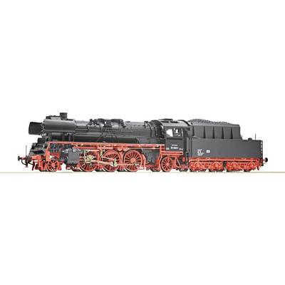 Een historische stoomlocomotief met een zwarte ketel en rode wielen, gefotografeerd van opzij, toont zijn technische details en mechaniek.