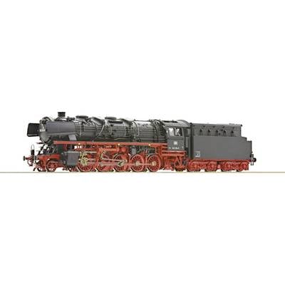 Zwarte stoomlocomotief met rode wielen en zichtbare details, zijaanzicht.