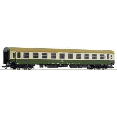 Groene en crèmekleurige treinwagon met bruin dak, behorend tot de Deutsche Bundesbahnen, zijaanzicht.