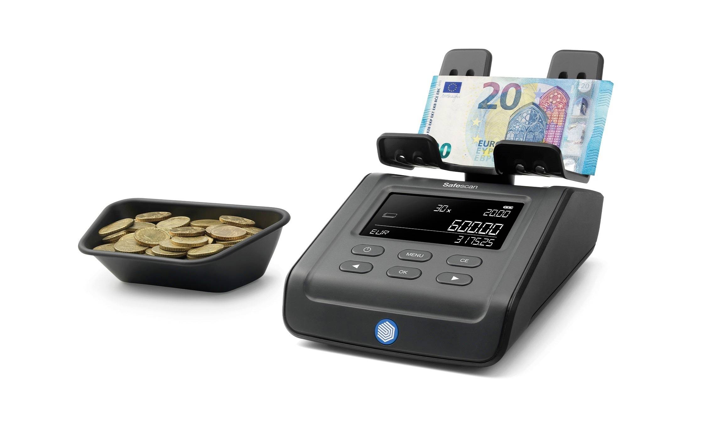 Een geldtelmachine telt munten en bankbiljetten. Op het display staat een bedrag van '60,00' euro weergegeven. Rechts ligt een briefje van 20 euro, links een dienblad met munten.