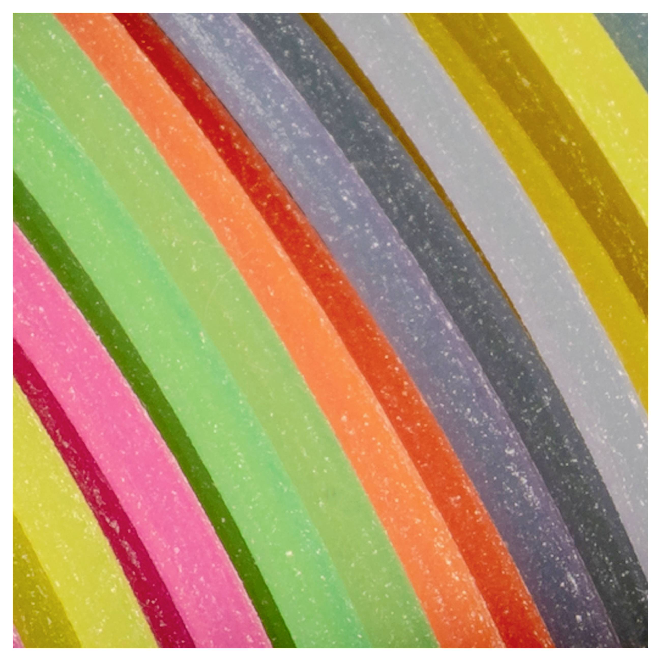 Verschillende kleurrijke plastic strips in felle kleuren, waaronder rood, groen, geel en grijs, naast elkaar gerangschikt.