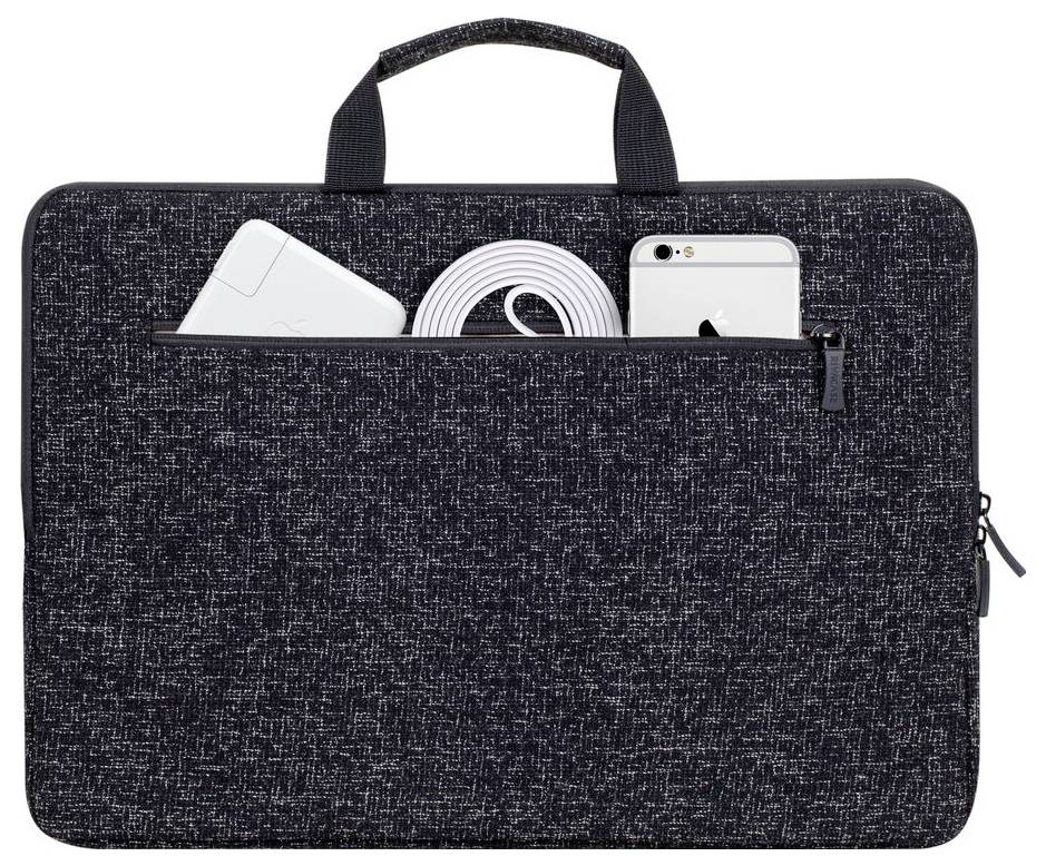 Zwarte laptoptas met rits; zichtbare inhoud zijn een witte oplader, een smartphone en een opgerold kabel.