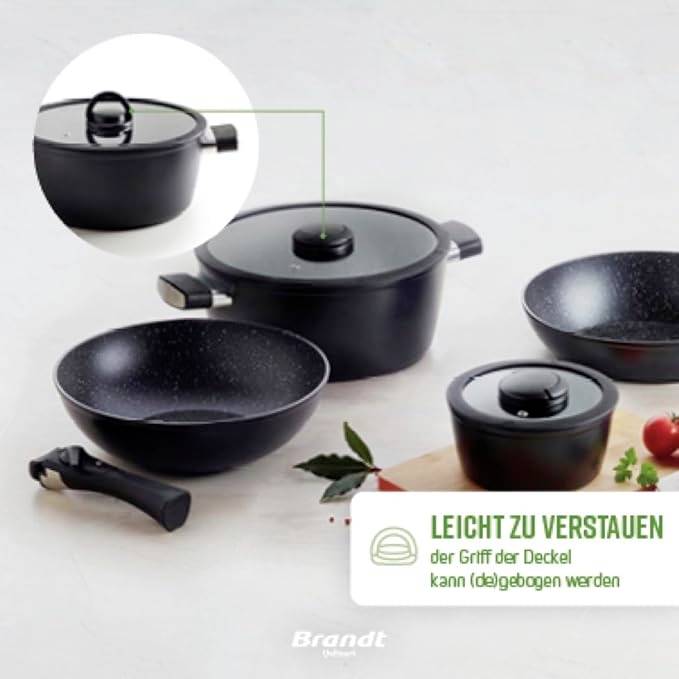 Kookgerei-set met pan, potten en afneembare dekselgreep. Tekst in afbeelding benadrukt de ruimtebesparende opberging van de handgrepen.