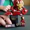 'LEGO-Iron Man Mk4' in rood-gouden pantser als bouwfiguur en miniatuur op een tafel, met LEGO- en Marvel-logo naamplaatje.