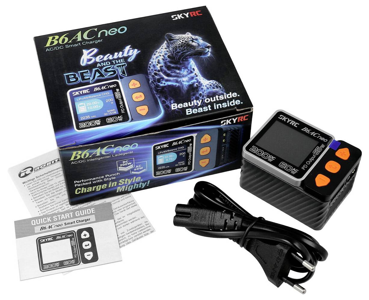 'B6ACneo Oplader' met handleiding, netsnoer en doos met luipaard. Tekst: 'Mooi van buiten. Beest van binnen.'Oplader met display en toetsen.