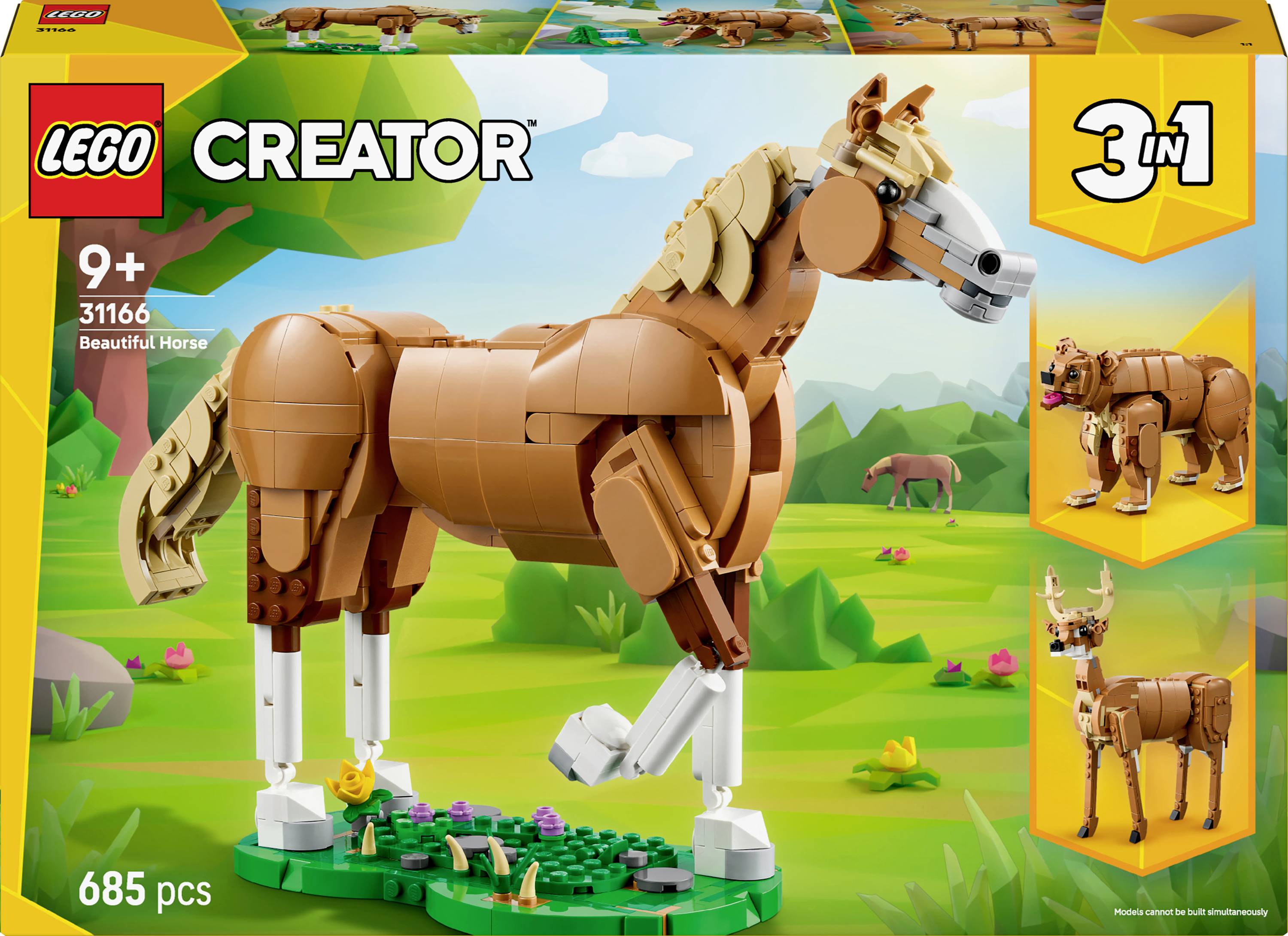 'Lego Creator 3-in-1 set met een model van een paard in een weiland. Bevat 685 onderdelen, kan een paard, elandstier of hond worden gebouwd. Leeftijd 9+.'