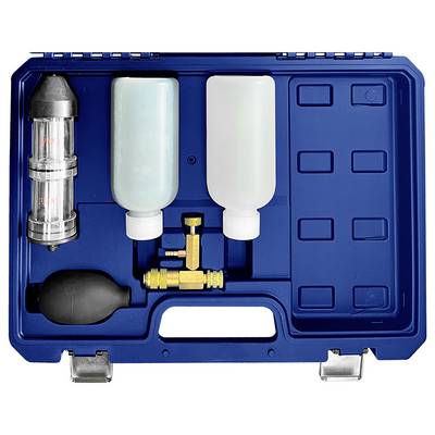 Een blauwe koffer geopend, toont twee transparante flessen, meerdere aansluitingen, een rubberen bal en een cilinder, waarschijnlijk een testkit.
