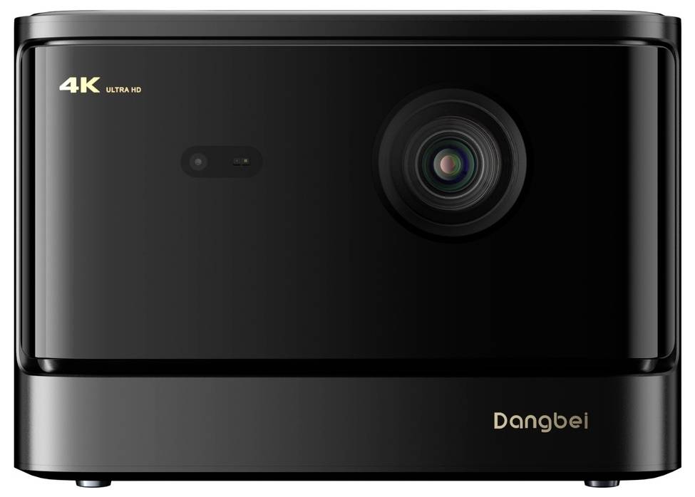 Zwarte 4K Ultra HD-projector van Dangbei met lens en camera, vooraanzicht, weerspiegelt hoogwaardige technologie.