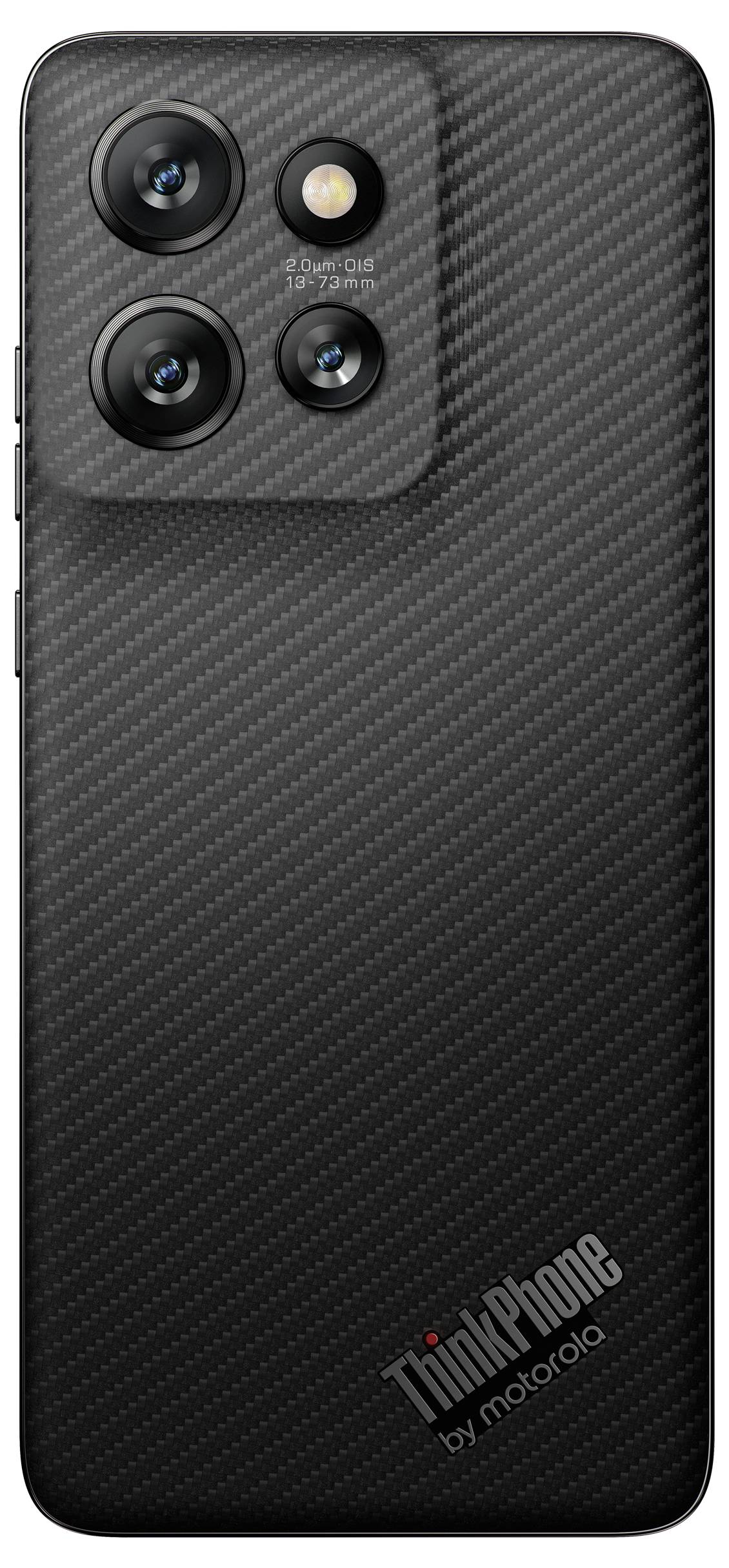 Achteraanzicht van een zwarte smartphone met drie cameralenzen en flitser. Carbon fiber-look, 'ThinkPhone by Motorola' opschrift.