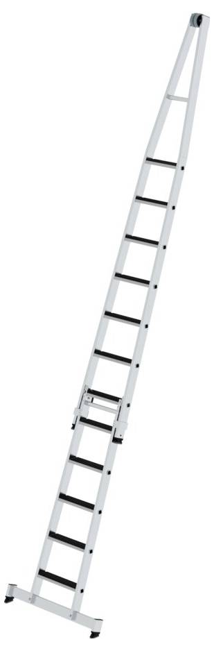 Aluminium ladder met 11 sporten. De ladder is uitgeschoven en geschikt voor werkzaamheden op hoogte, zoals schilderwerk of reparaties.