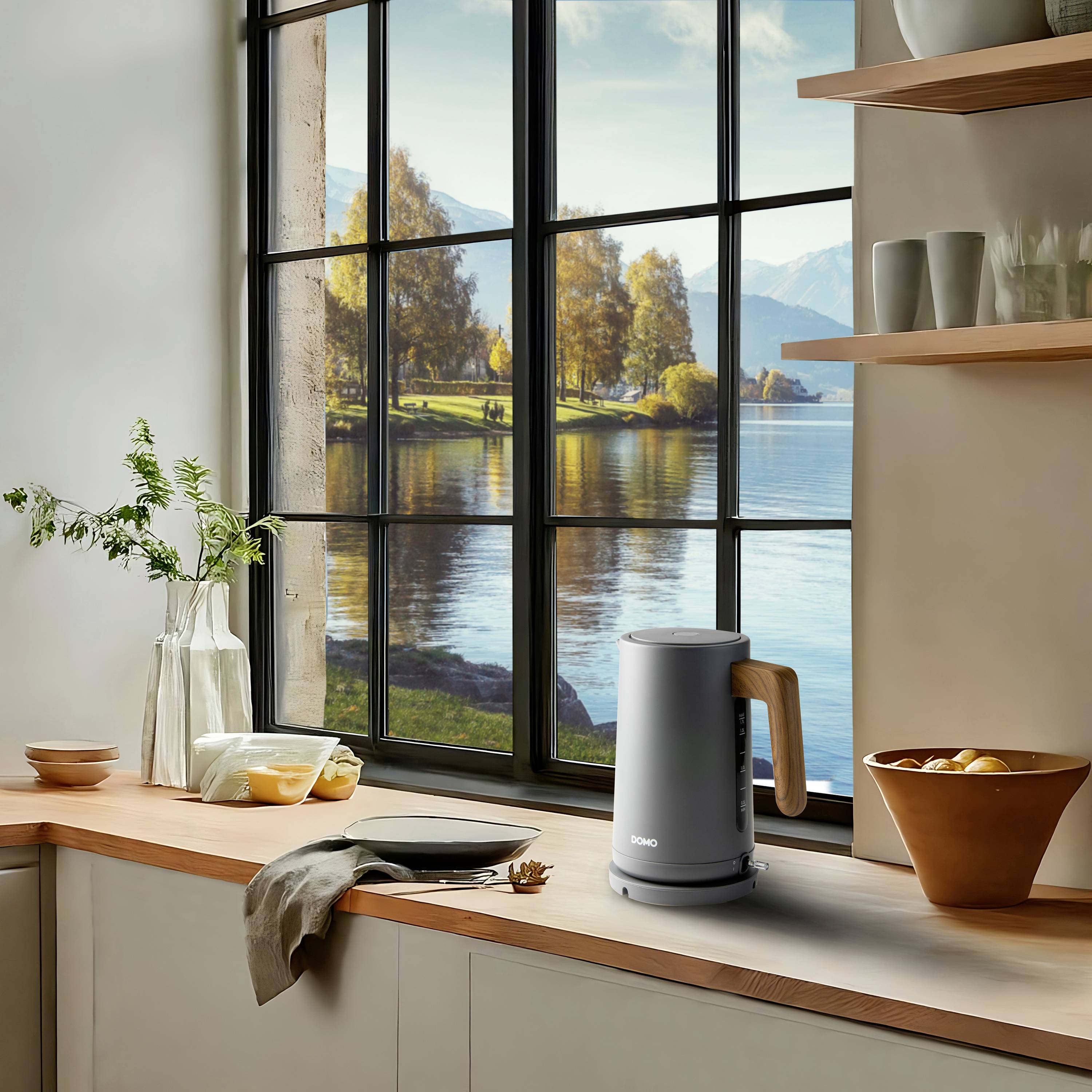 Een keuken met een modern design, uitzicht vanuit het raam op een meer en bergen, een luchtreiniger op het aanrecht.