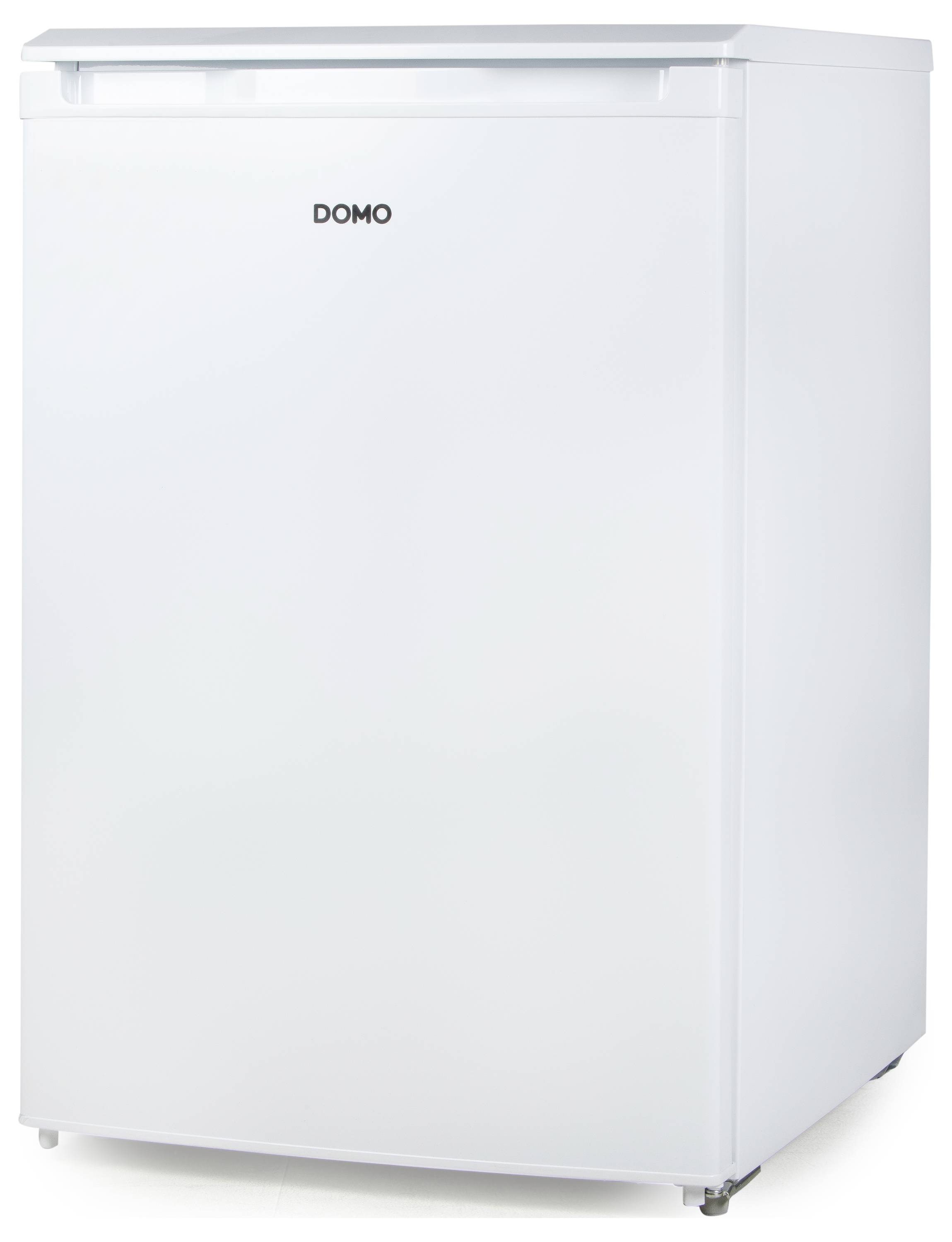 Een witte vrijstaande koelkast met het 'DOMO' logo bovenaan de deur.