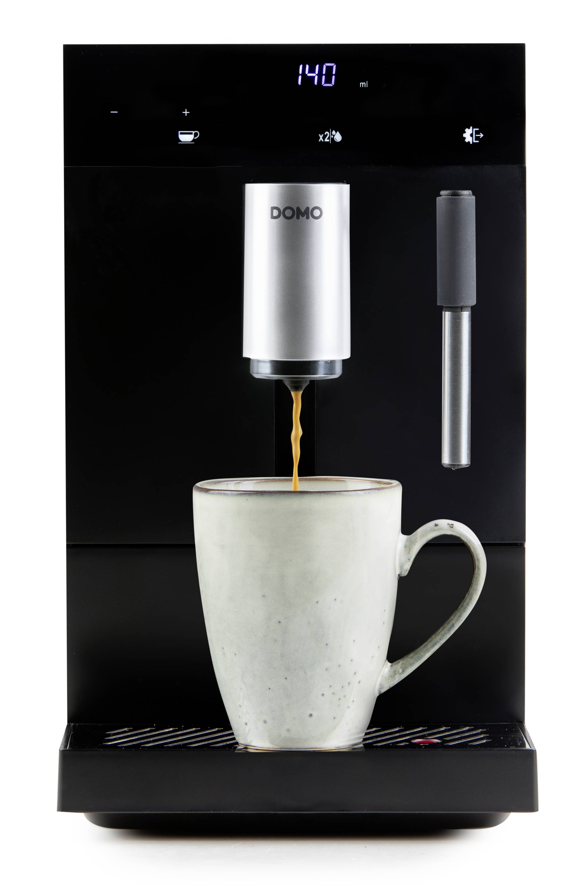 Een koffiemachine vult een kopje met koffie. De machine toont '1:40' op een digitaal display.