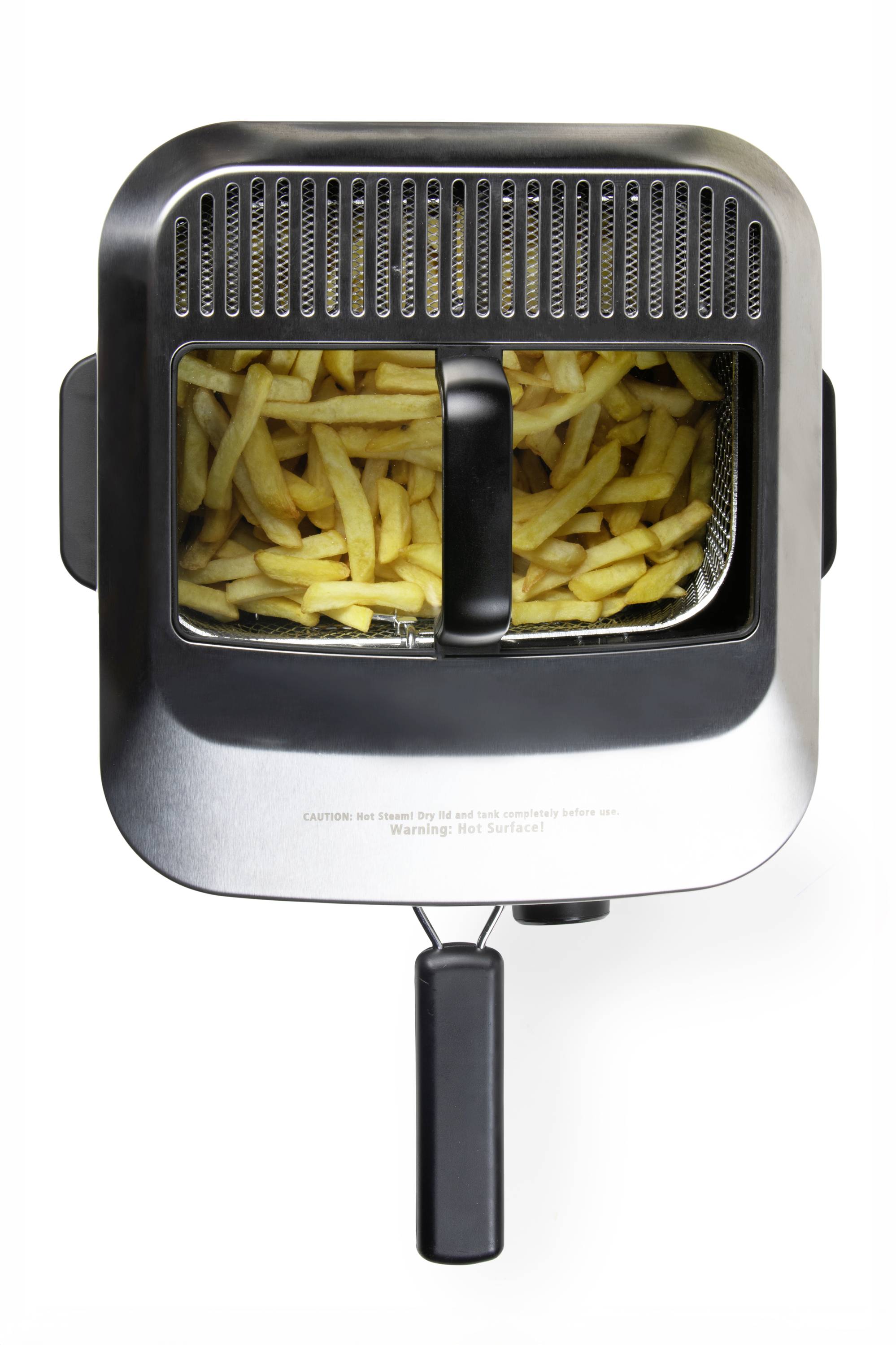 Airfryer van bovenaf, gevuld met goudbruin gebakken frietjes. Doorzichtige deksel geeft zicht op de inhoud. Handgreep vooraan zichtbaar.