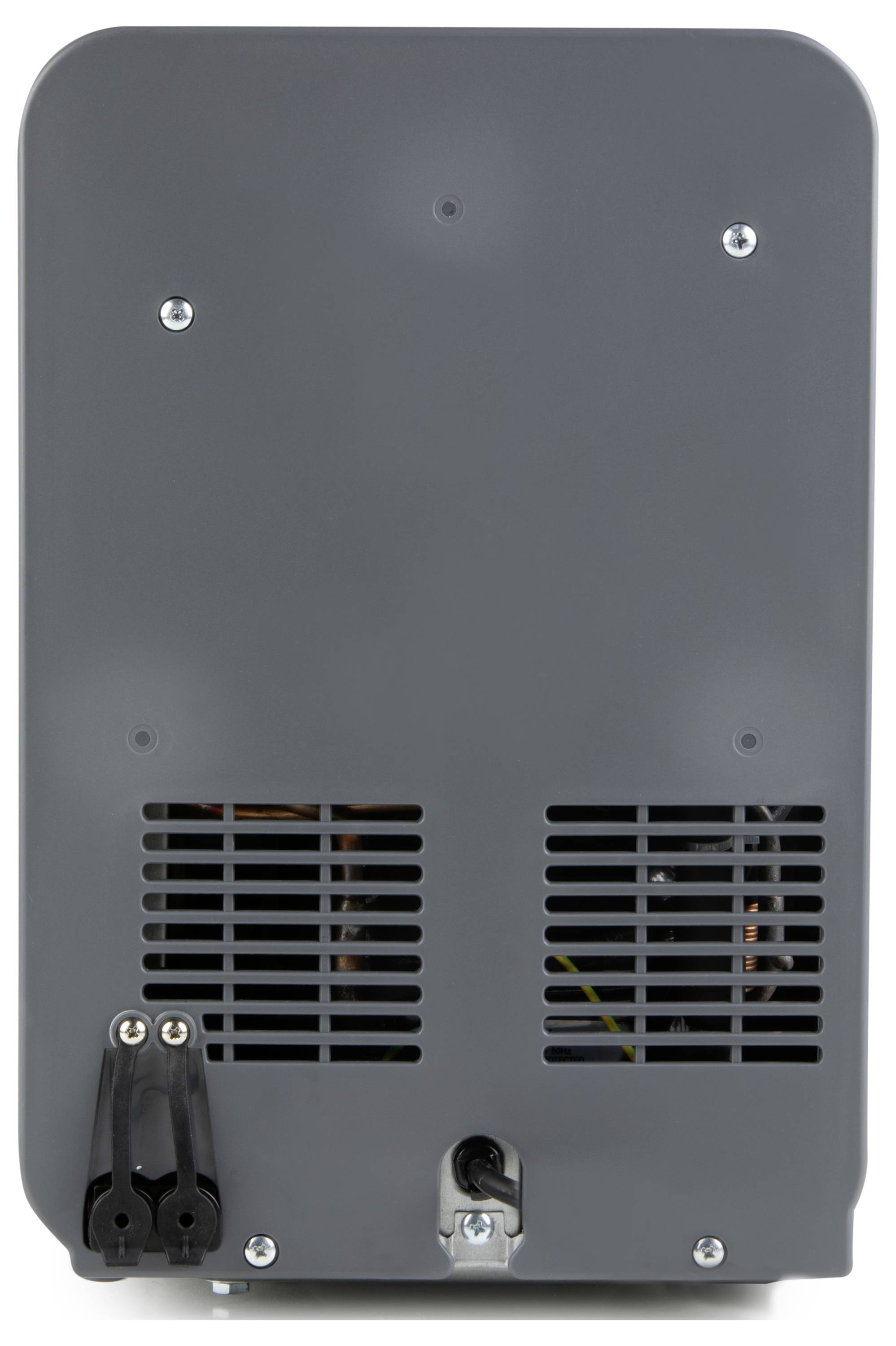 Grijs-witte koelkast van achteren, met ventilatiesleuven en schroeven.