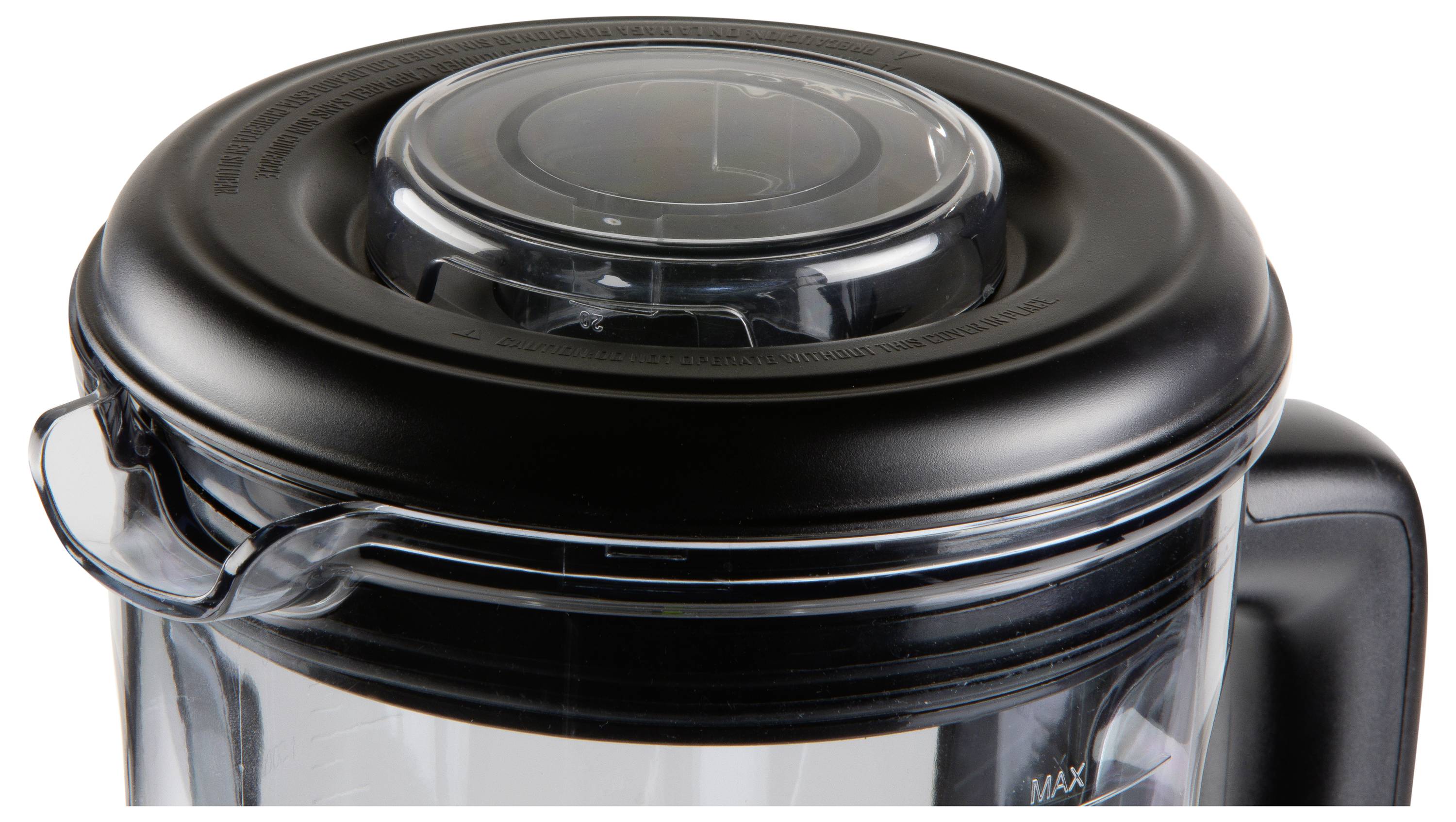 De afbeelding toont de bovenkant van een zwarte mixer met een transparante deksel die perfect past.