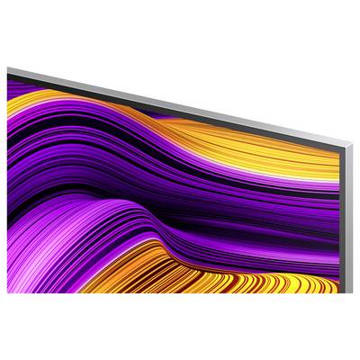 De afbeelding toont een abstract digitaal kunstwerk met levendige paarse en oranje golvende lijnen, wat een gevoel van beweging en vloeiendheid oproept.