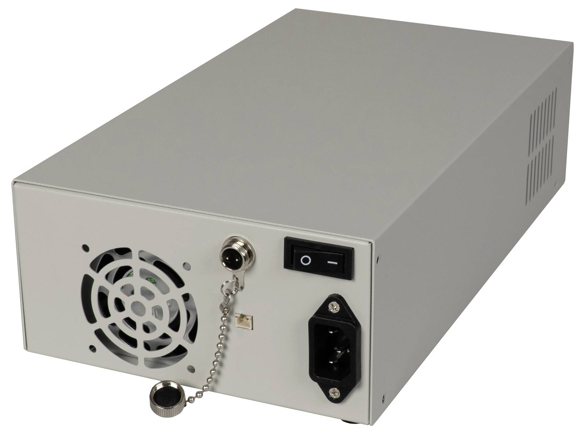 Een rechthoekige, grijze voeding met ventilator, netschakelaar en aansluiting. Geschikt voor technische apparaten en elektronische schakelingen.