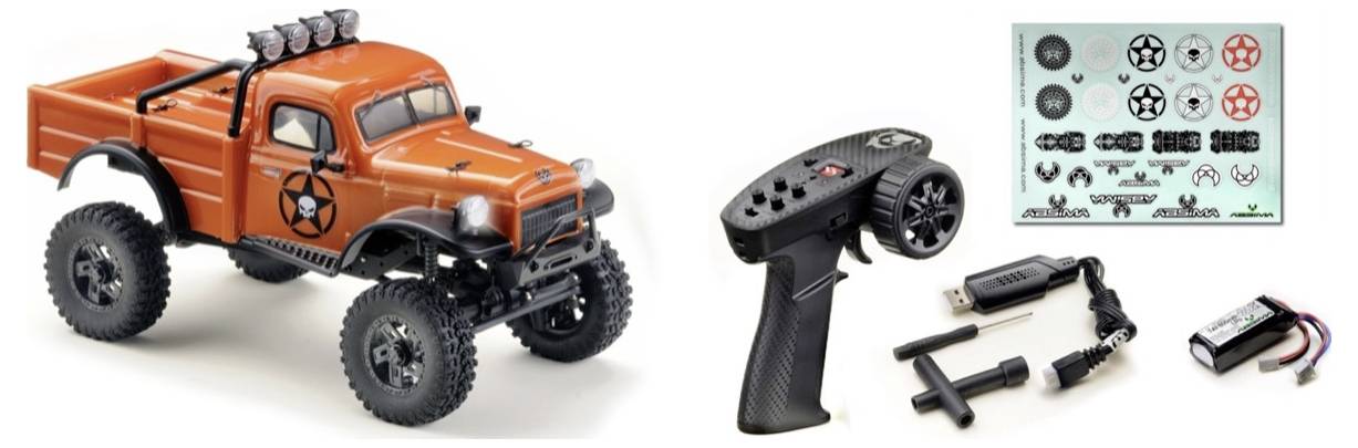 Een oranje bestuurbare speelgoed-auto met toebehoren zoals afstandsbediening, oplader, schroevensleutel en stickersetje.