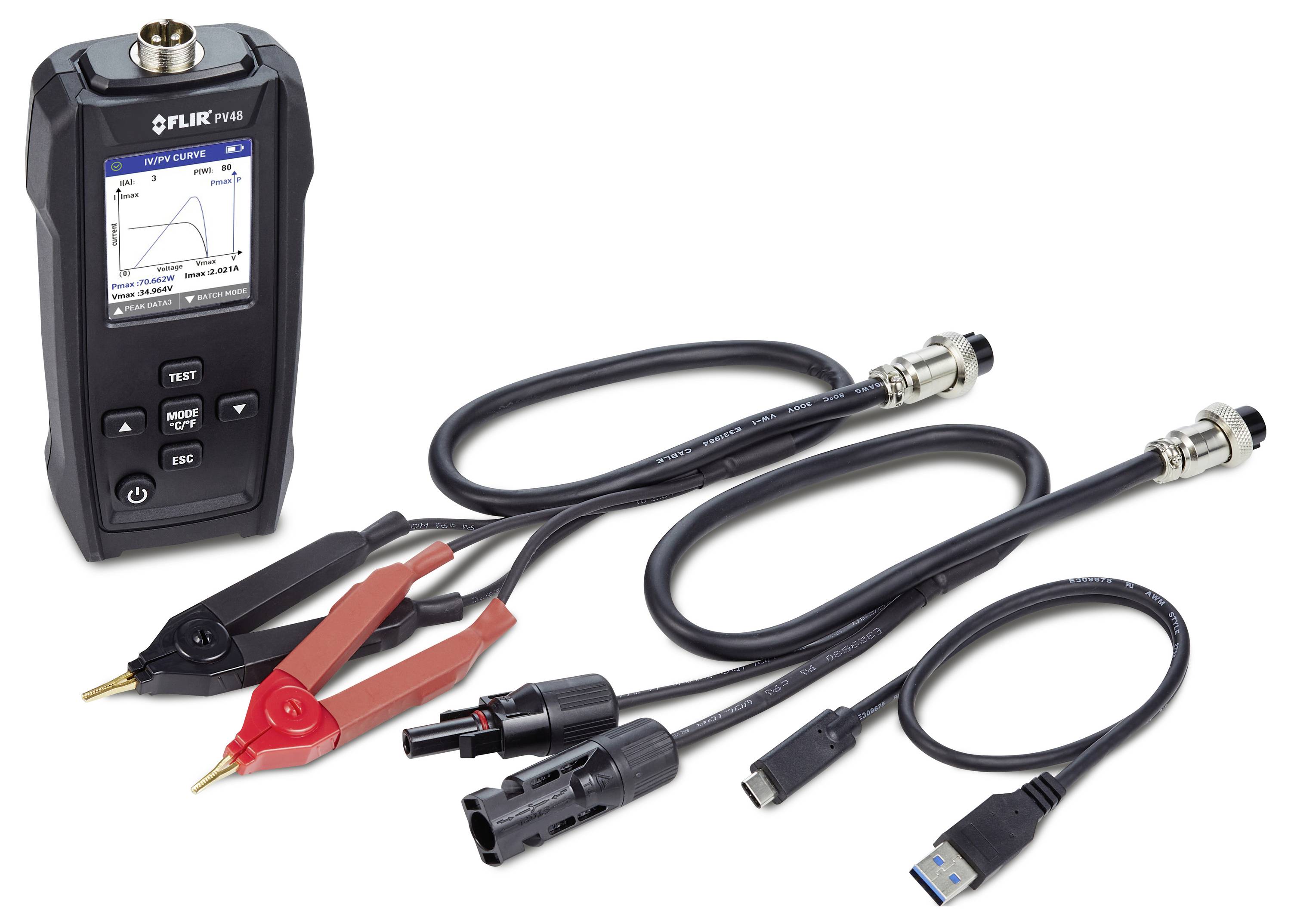 Multifunctioneel meetapparaat met scherm toont diagram. Verbindingsleidingen, klemmen en USB-kabel liggen ernaast voor elektrische tests.