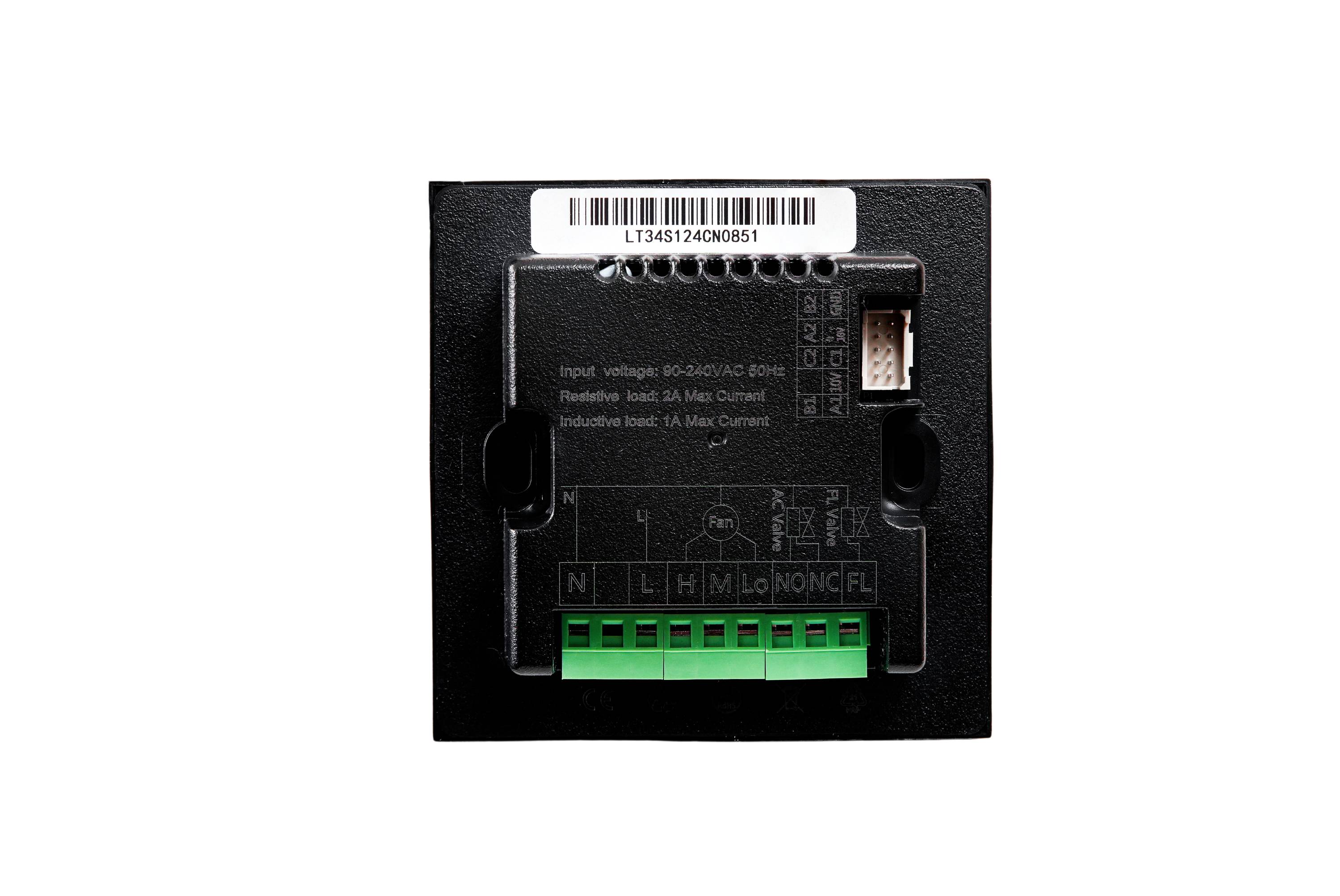 Elektronisch apparaat met meerdere onderling verbonden aansluitingen en labels voor ingangs- en uitgangsinformatie.