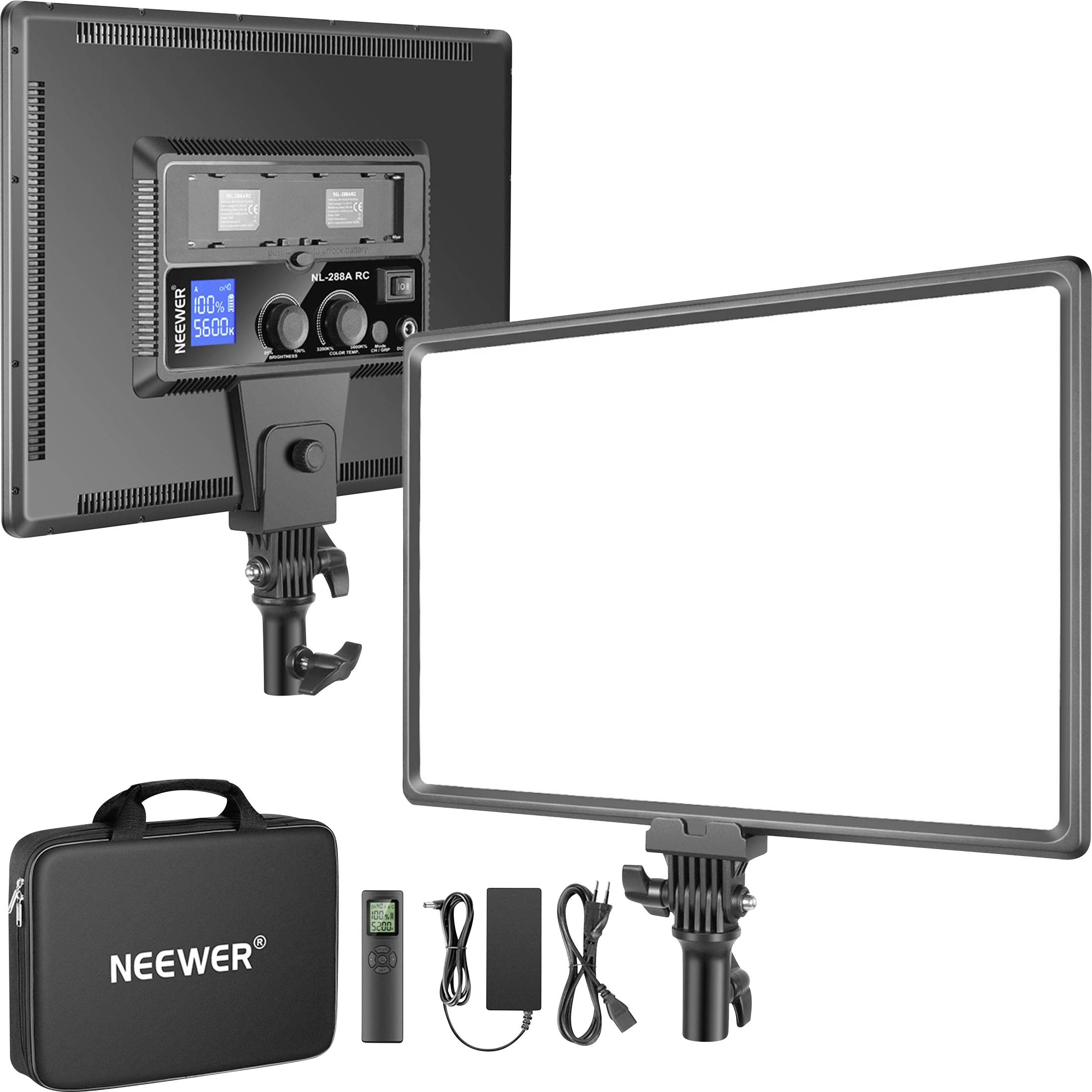 LED-videolamp met instelbare helderheid en kleurtemperatuur; achteraanzicht met regelaar, voorpaneel en toebehoren zoals kabel, draagtas en afstandsbediening.