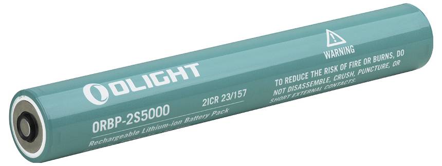 Draagbare zwarte zaklamp in langwerpige vorm met gestructureerd oppervlak aan de greep en een ophangoog bovenaan.