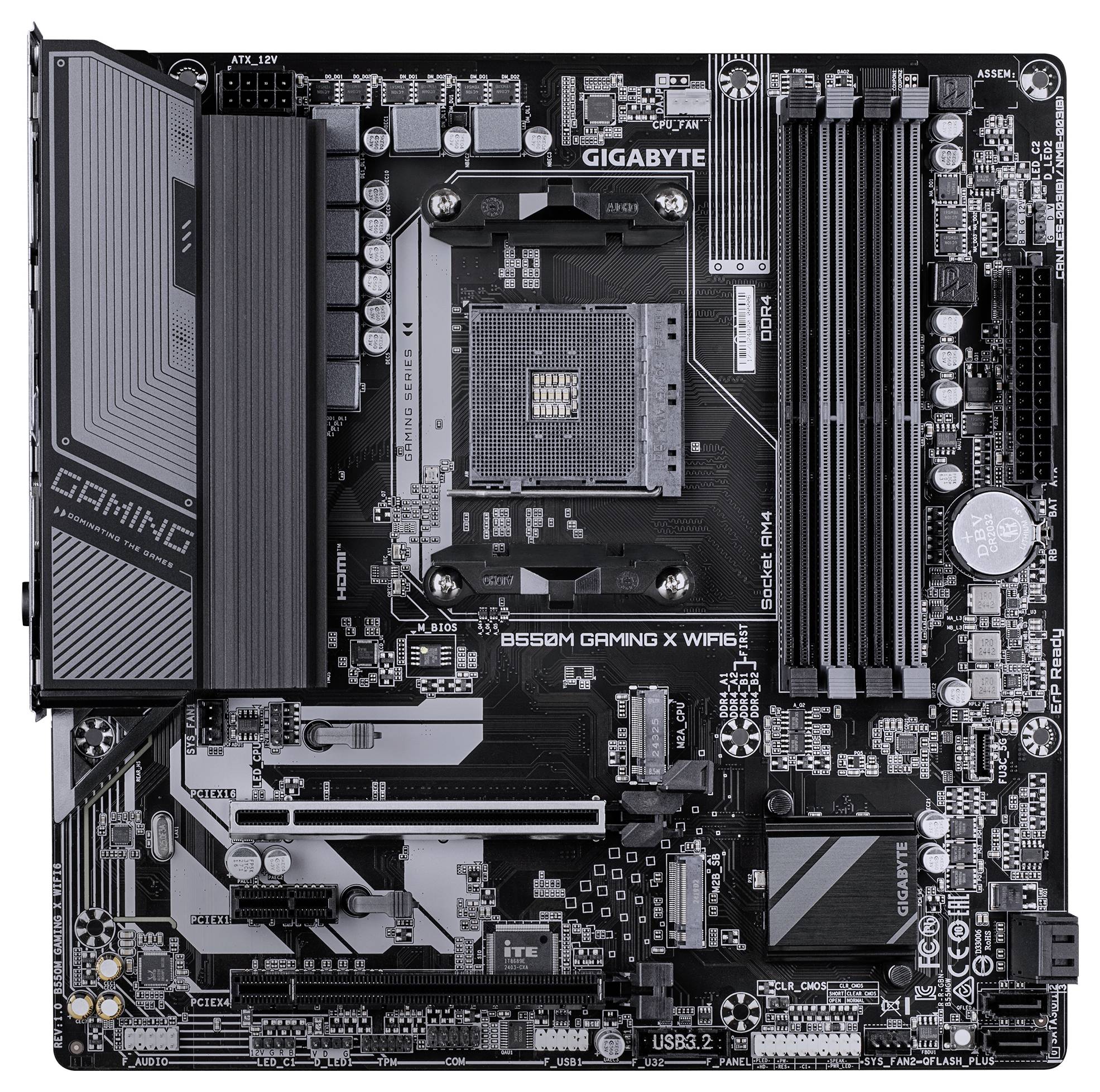 Een gaming-moederbord met PCIe-sleuven, RAM-slots en verschillende aansluitingen, ontworpen voor AMD-processors.